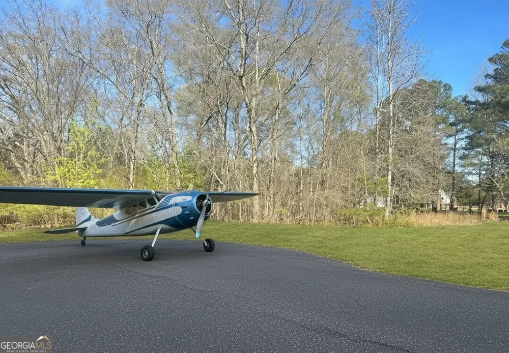44 Aileron LN Williamson, GA 30292