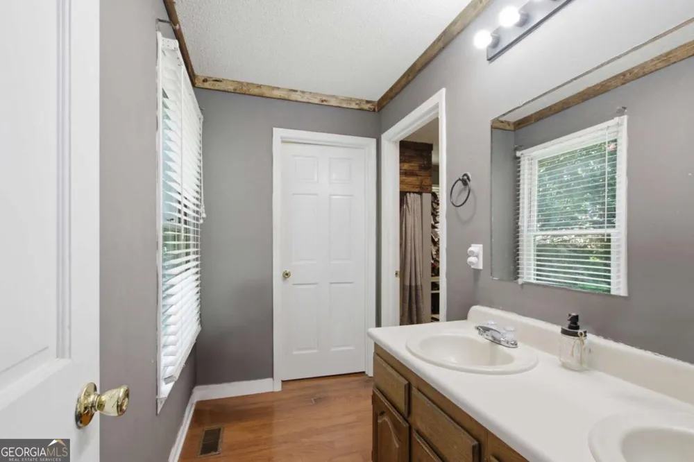 65 Tradewinds RD Cleveland, GA 30528