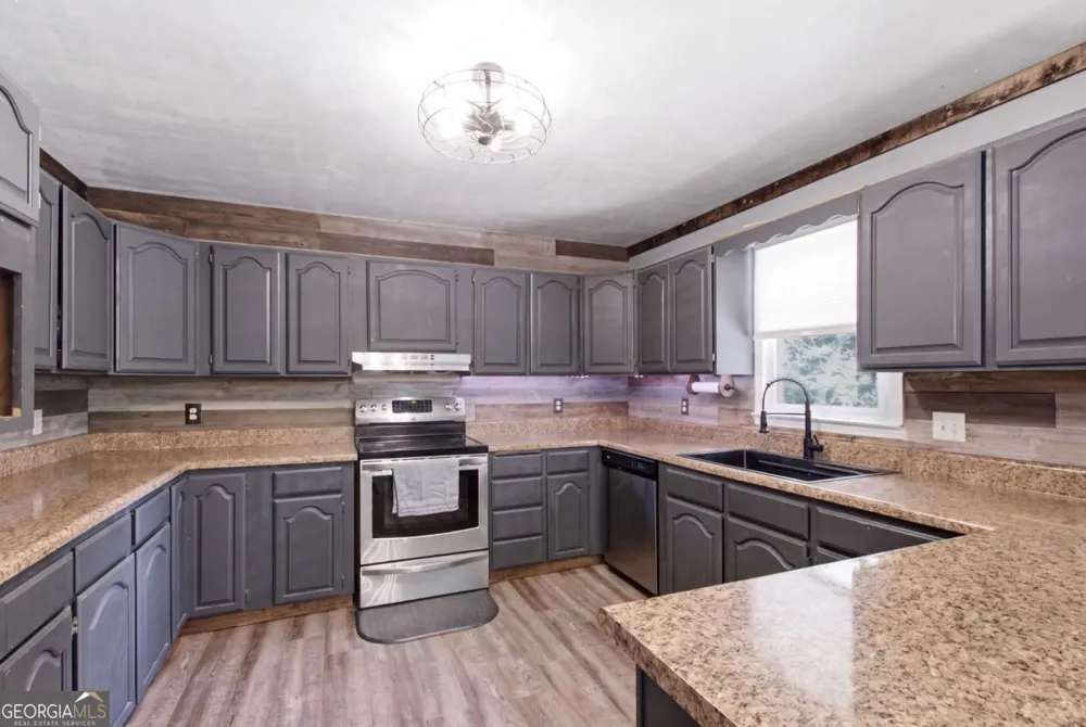 65 Tradewinds RD Cleveland, GA 30528