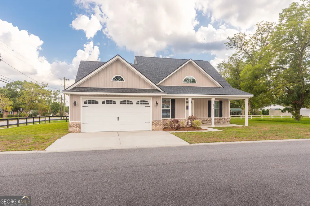 410 A N Caswell ST Glennville, GA 30427