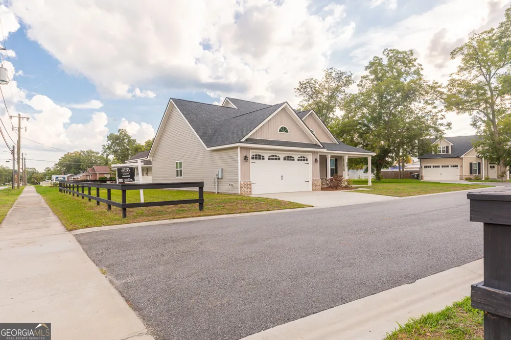 410 A N Caswell ST Glennville, GA 30427