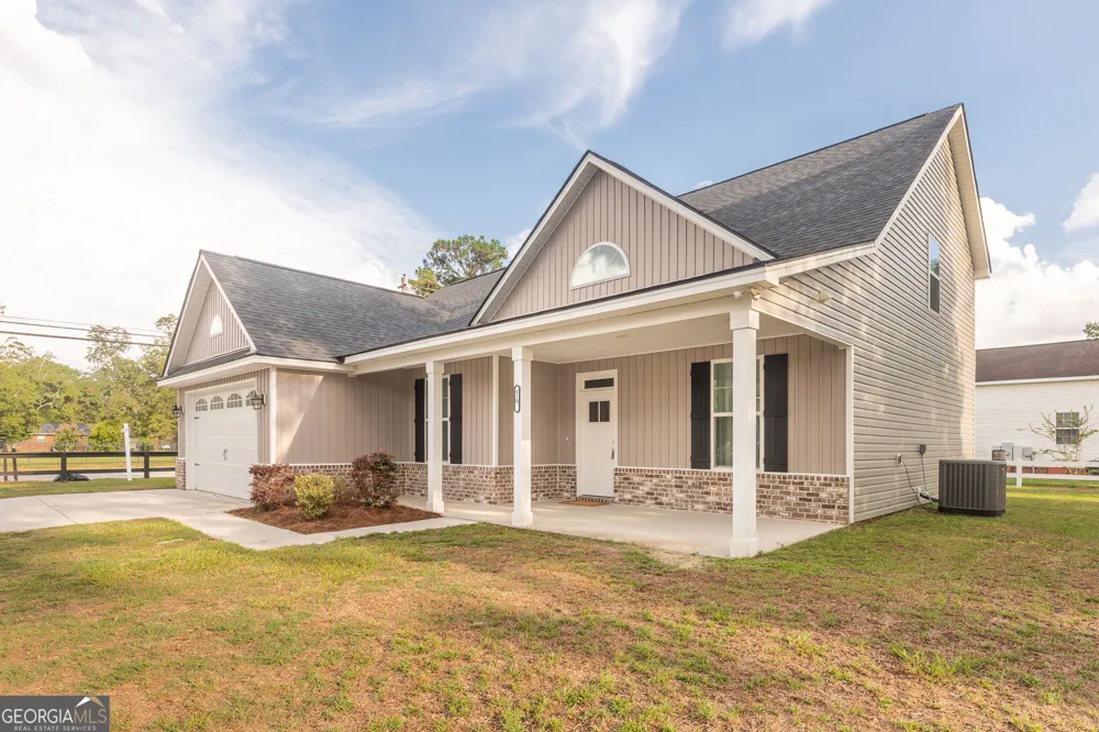 410 A N Caswell ST Glennville, GA 30427