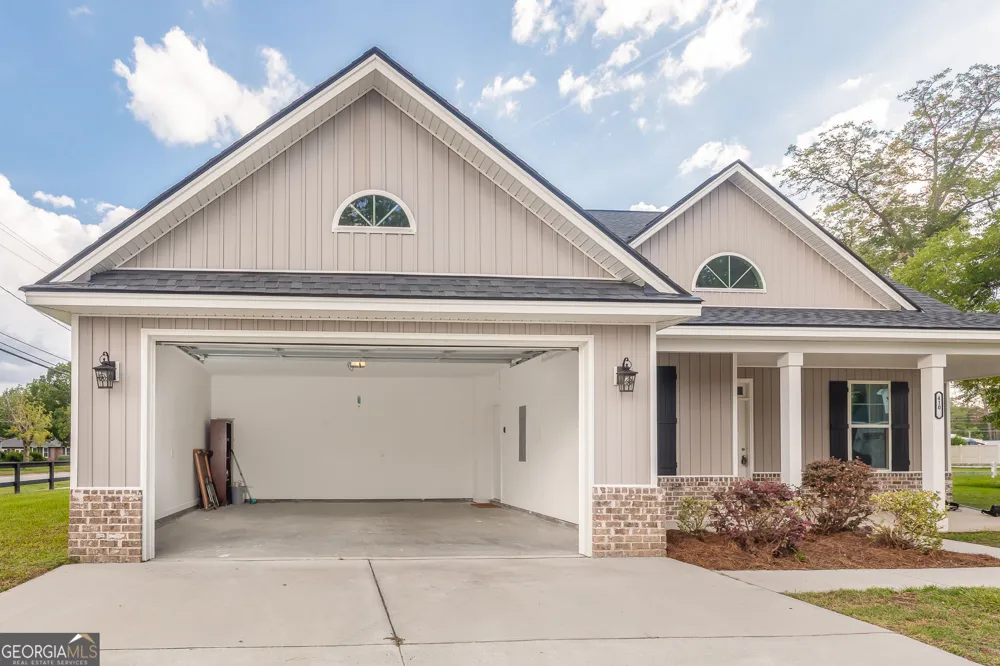 410 A N Caswell ST Glennville, GA 30427