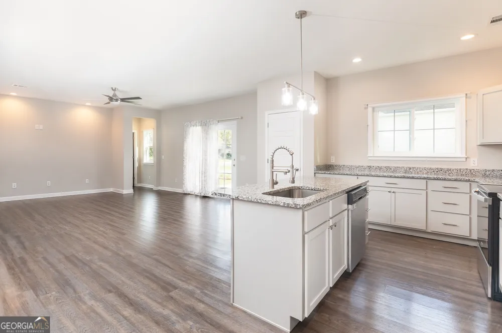 410 A N Caswell ST Glennville, GA 30427