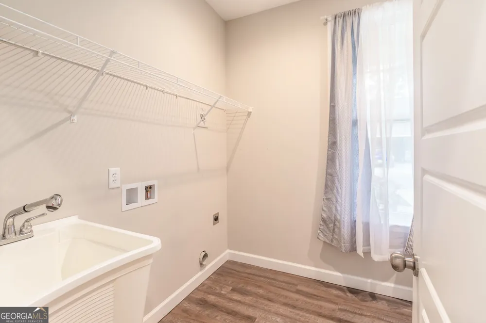 410 A N Caswell ST Glennville, GA 30427