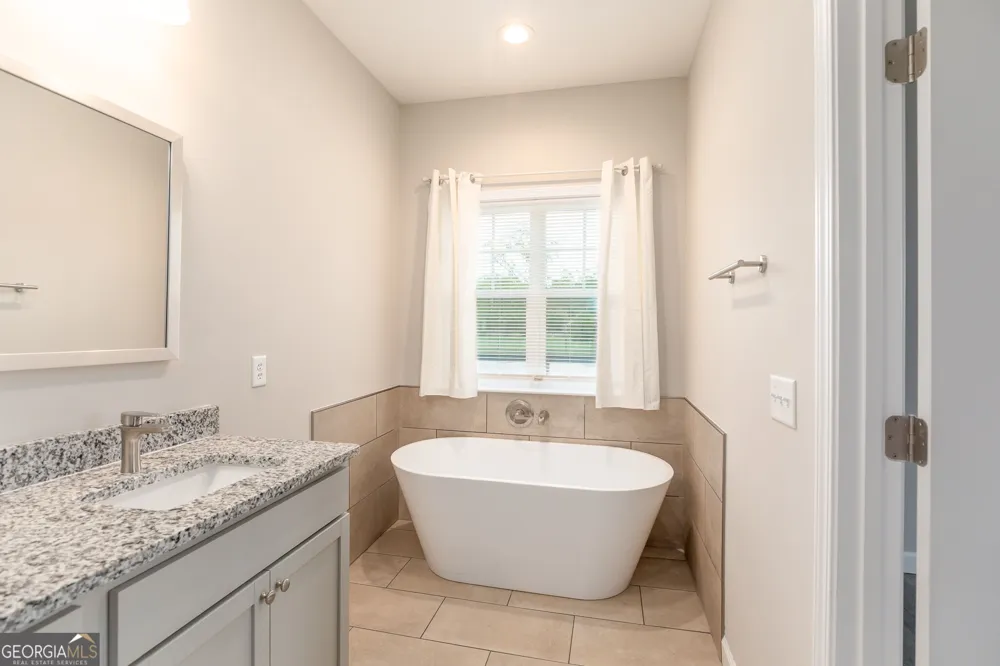 410 A N Caswell ST Glennville, GA 30427