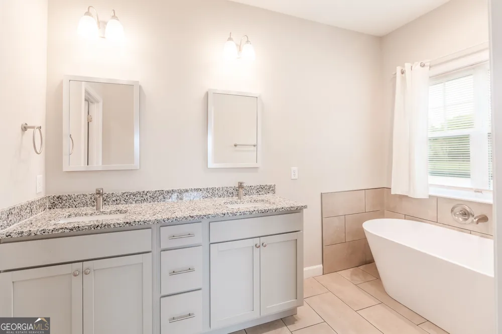 410 A N Caswell ST Glennville, GA 30427