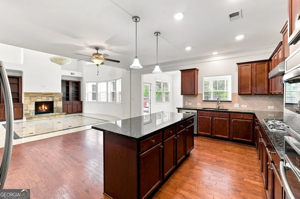 810 Grand Reserve DR Suwanee, GA 30024