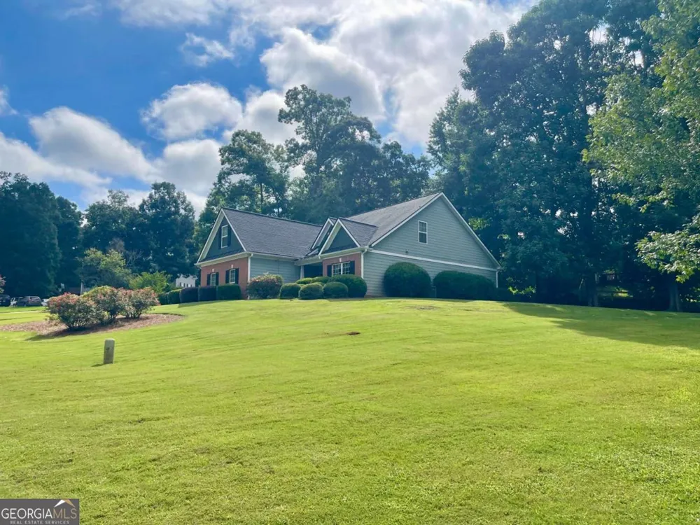 930 Vinings DR Winder, GA 30680