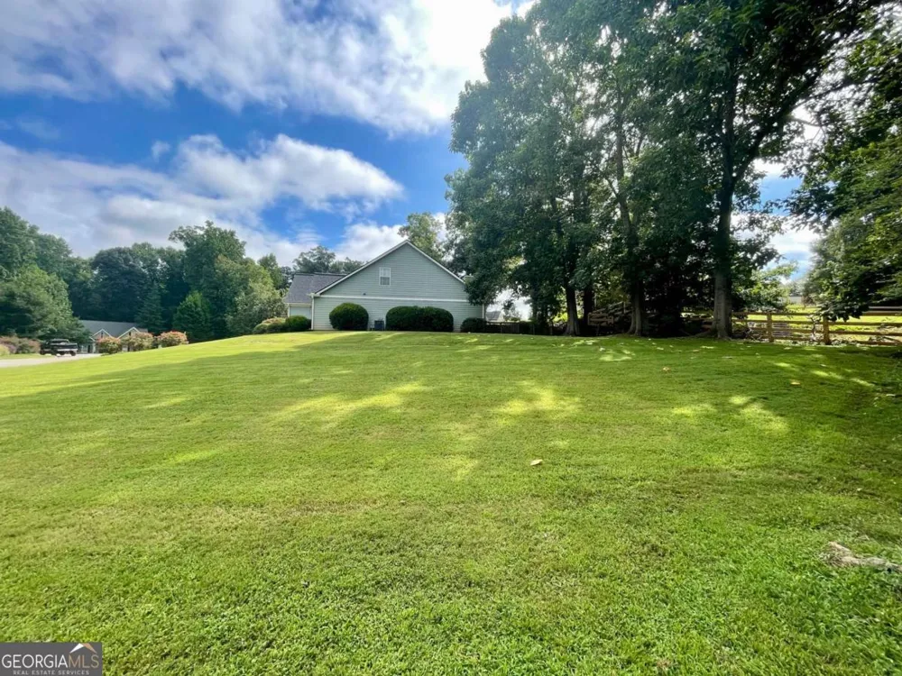 930 Vinings DR Winder, GA 30680