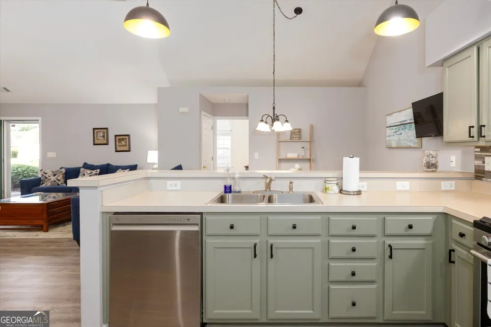 2191 Rockbridge RD Stone Mountain, GA 30087