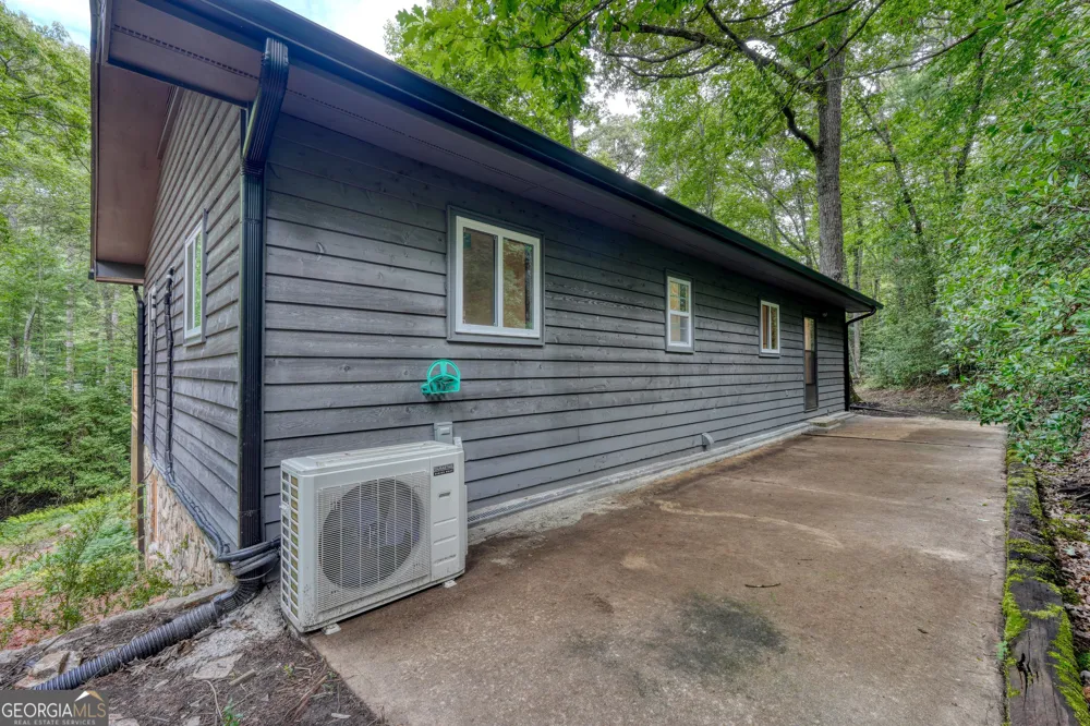 198 Big Rock DR Hayesville, NC 28904