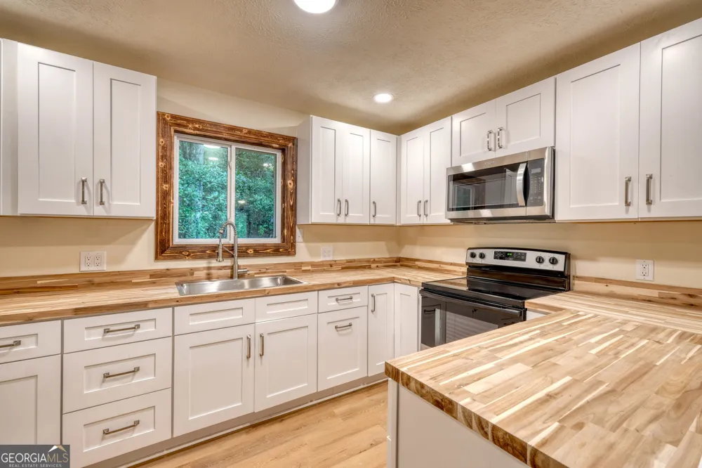 198 Big Rock DR Hayesville, NC 28904