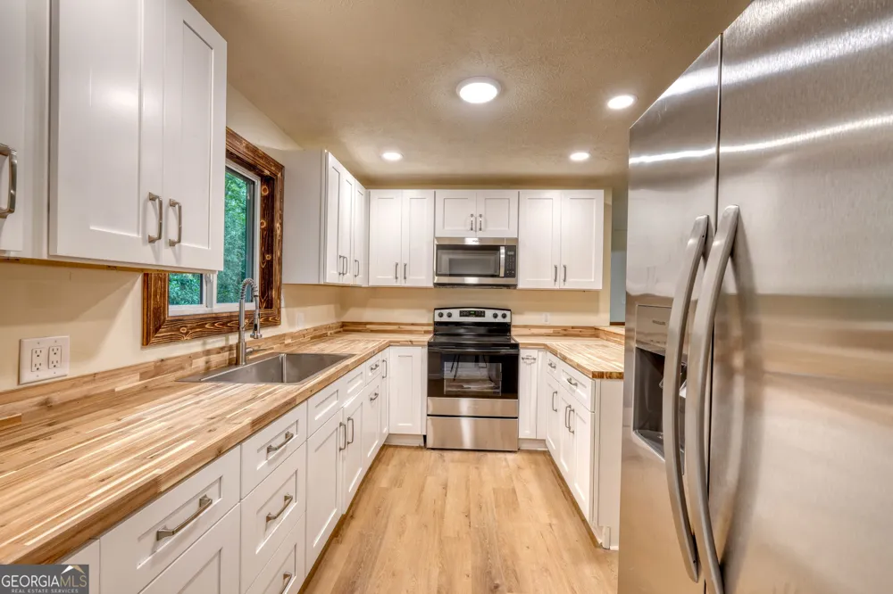 198 Big Rock DR Hayesville, NC 28904