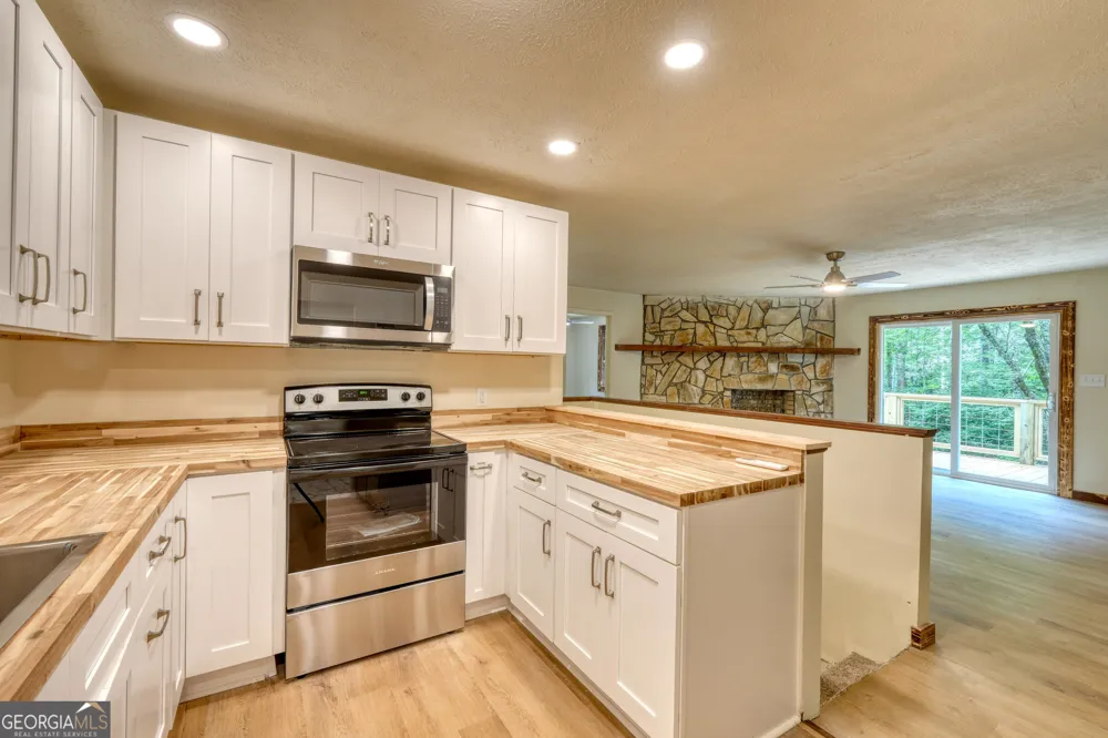 198 Big Rock DR Hayesville, NC 28904