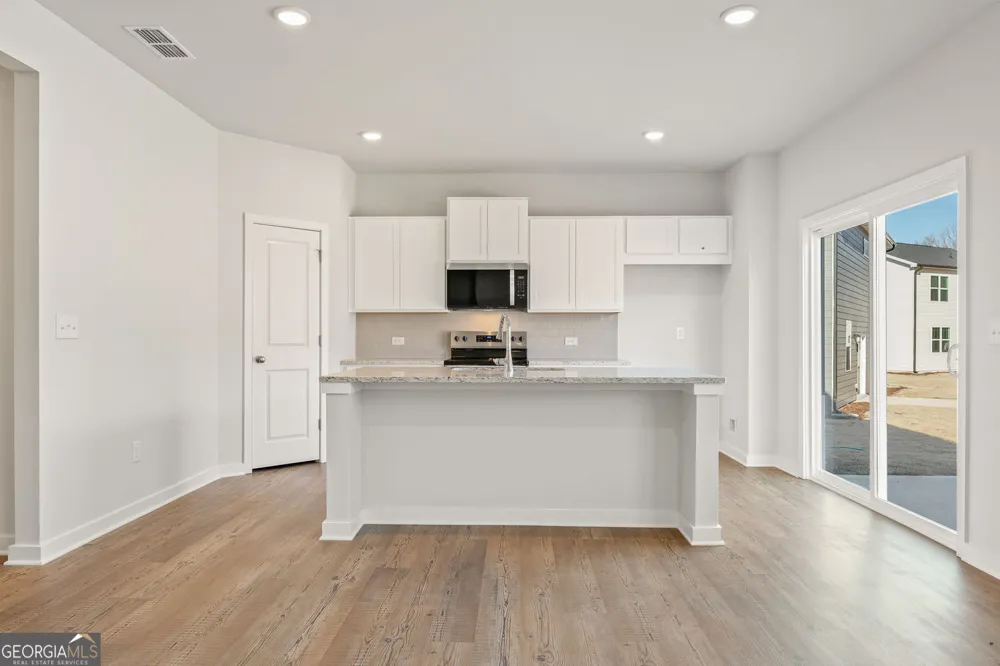 8030 Dickens DR Fairburn, GA 30213
