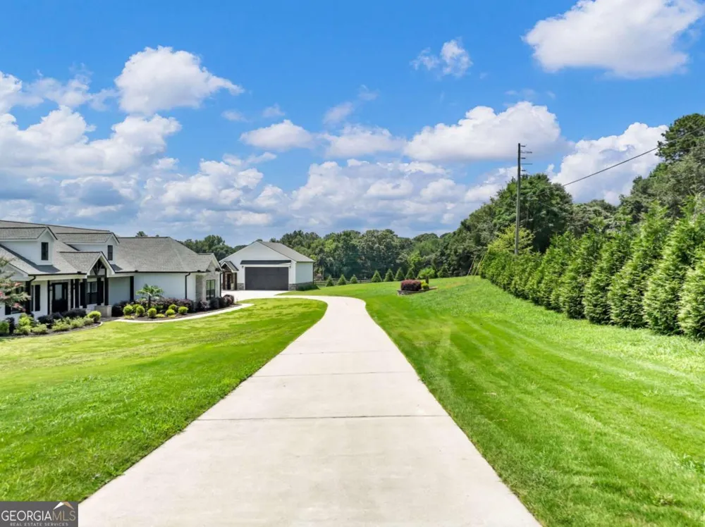 1044 Austin RD Winder, GA 30680