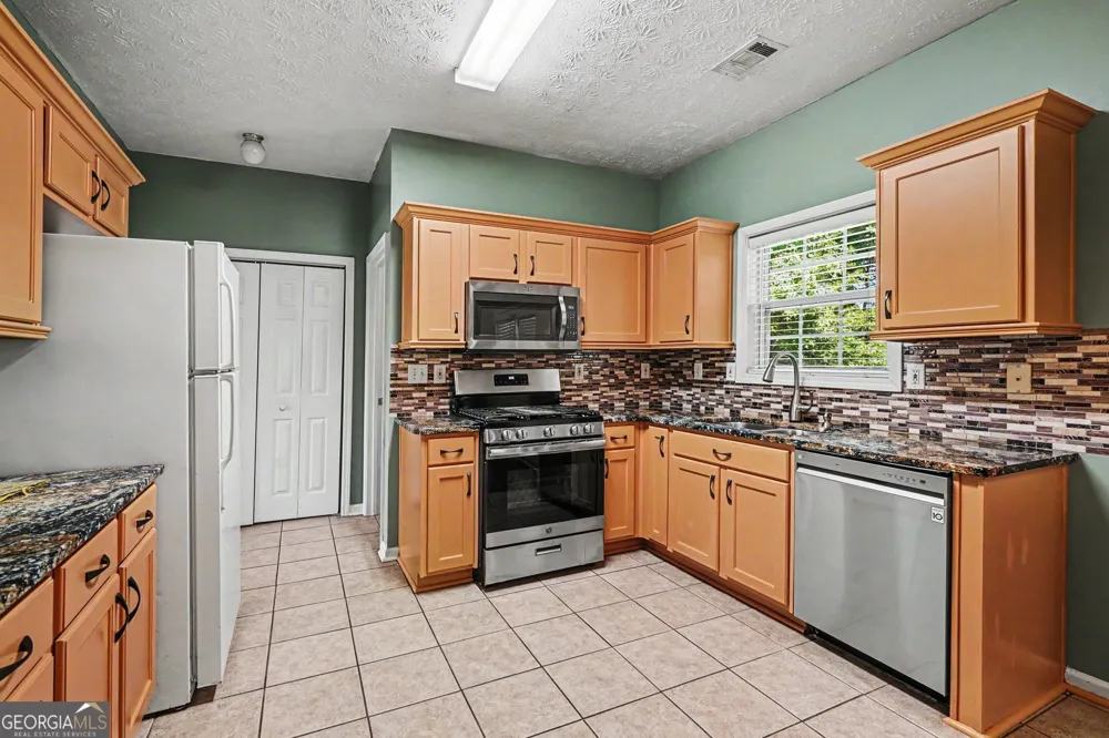 375 Clairidge LN Lawrenceville, GA 30046