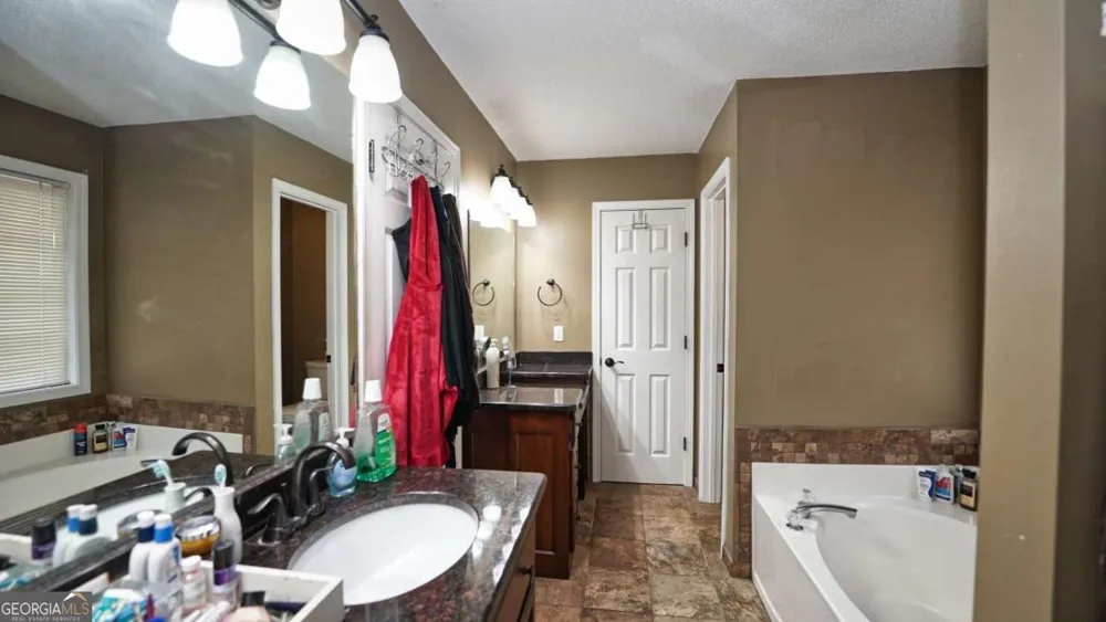 1049 Fieldstone DR Canton, GA 30114
