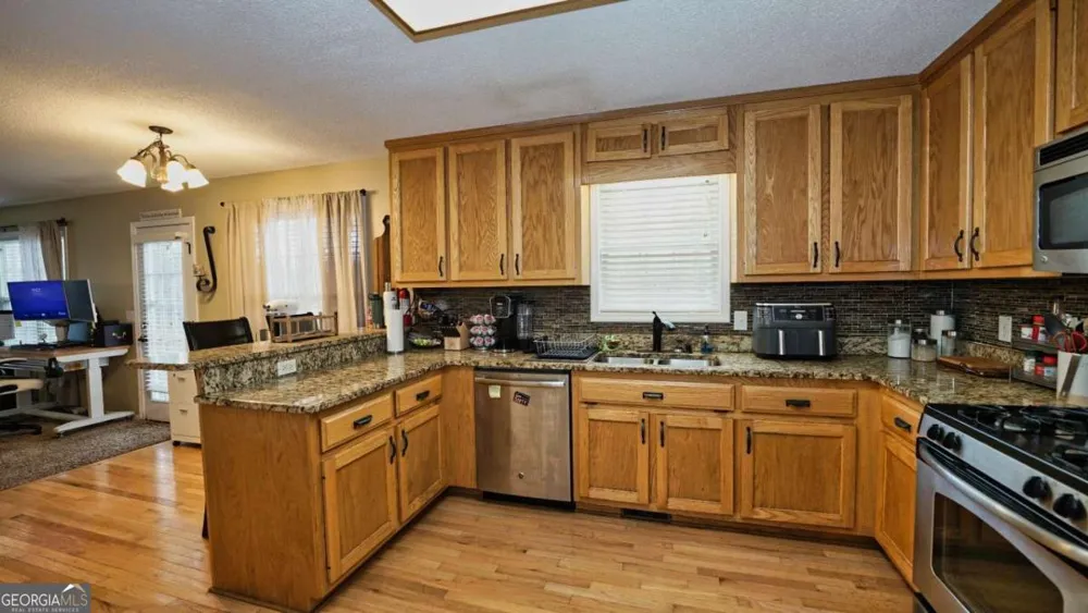 1049 Fieldstone DR Canton, GA 30114