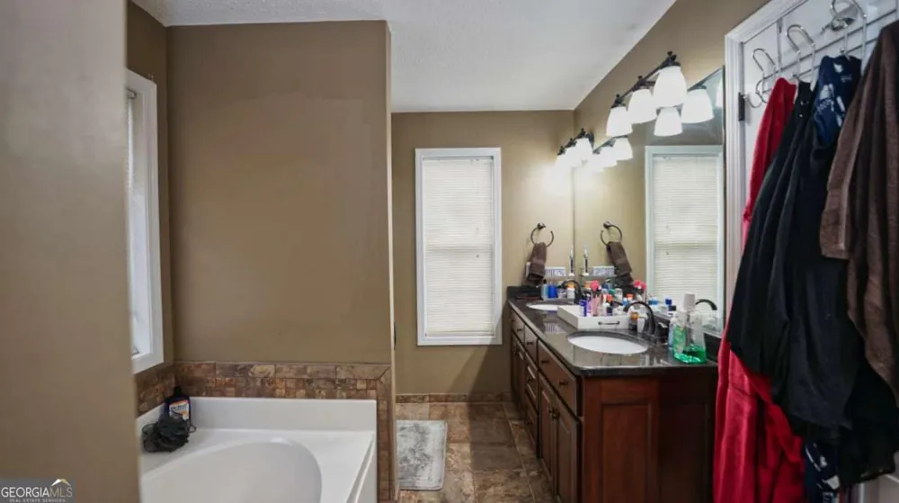 1049 Fieldstone DR Canton, GA 30114