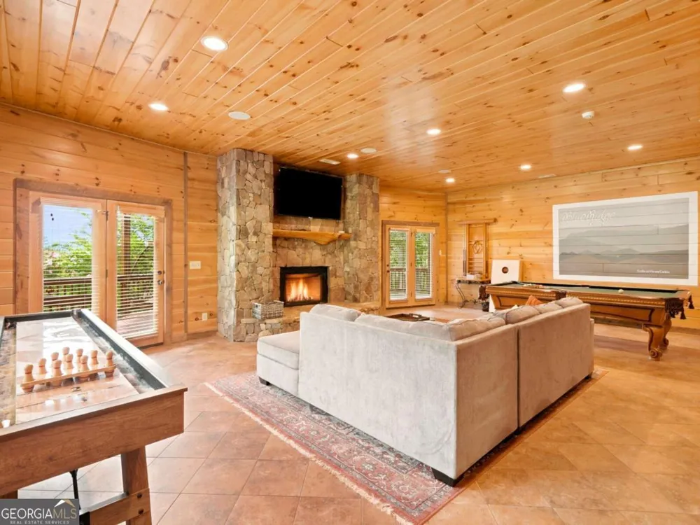 516 Endless View RD Mineral Bluff, GA 30559