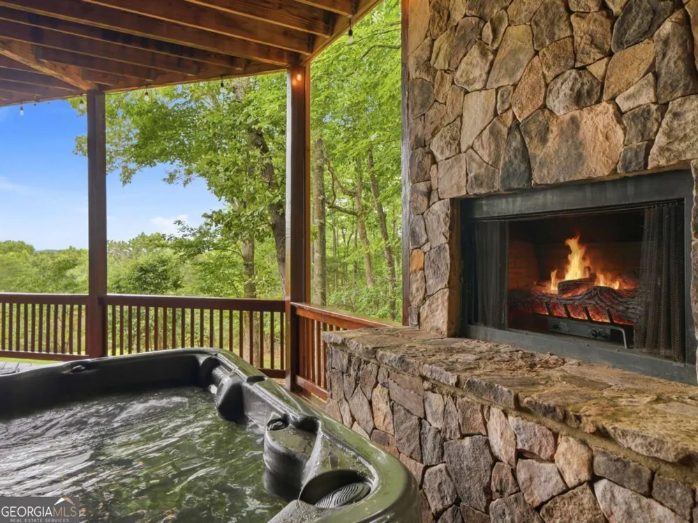 516 Endless View RD Mineral Bluff, GA 30559