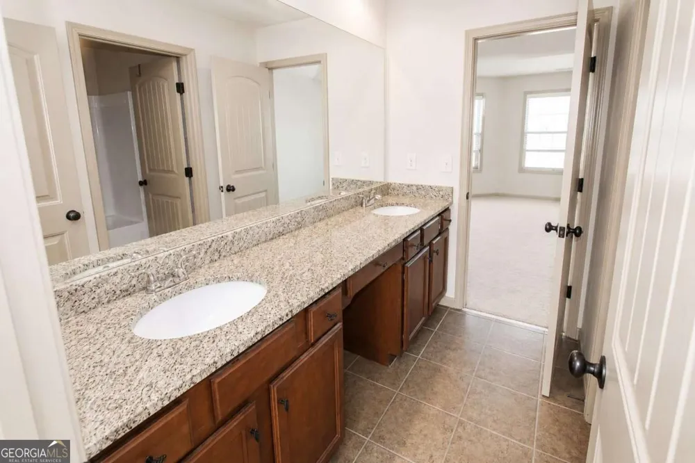 1321 Azalea Brook DR Lawrenceville, GA 30043