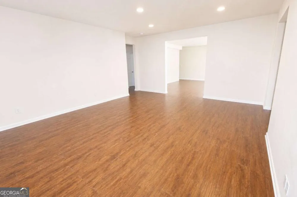 1321 Azalea Brook DR Lawrenceville, GA 30043