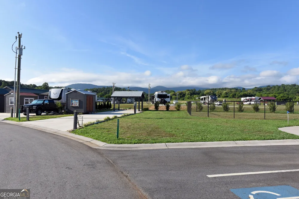 477 Mountain Creek RD Blairsville, GA 30512