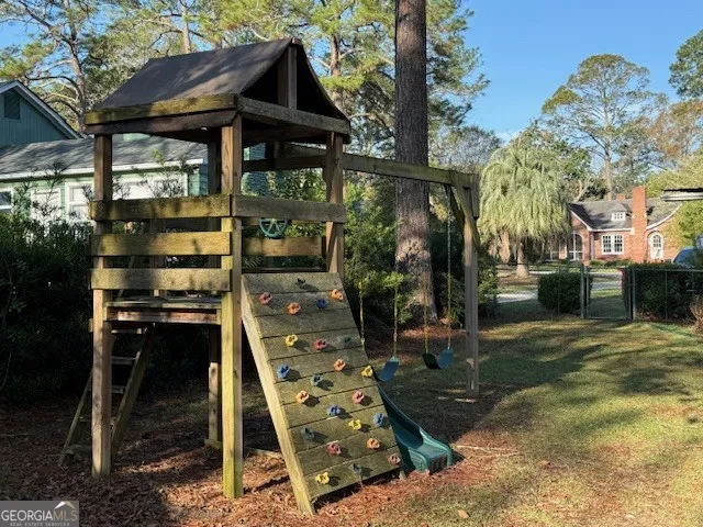 1221 Ridge AVE N Tifton, GA 31794