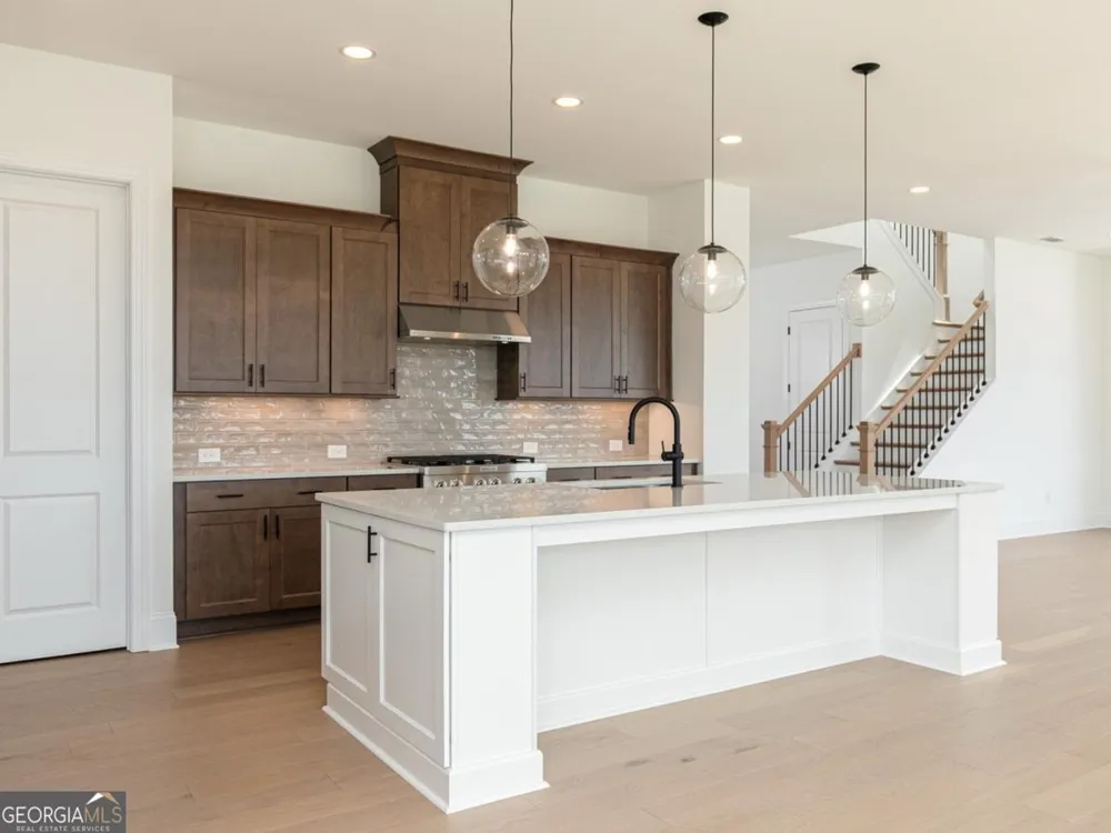 1134 Winding Branch DR Canton, GA 30114