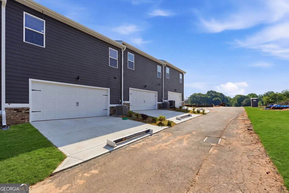 3639 PARKWAY JAMES DR Snellville, GA 30039