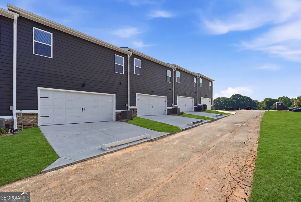 3637 PARKWAY JAMES DR Snellville, GA 30039