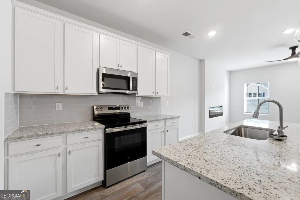 3637 PARKWAY JAMES DR Snellville, GA 30039