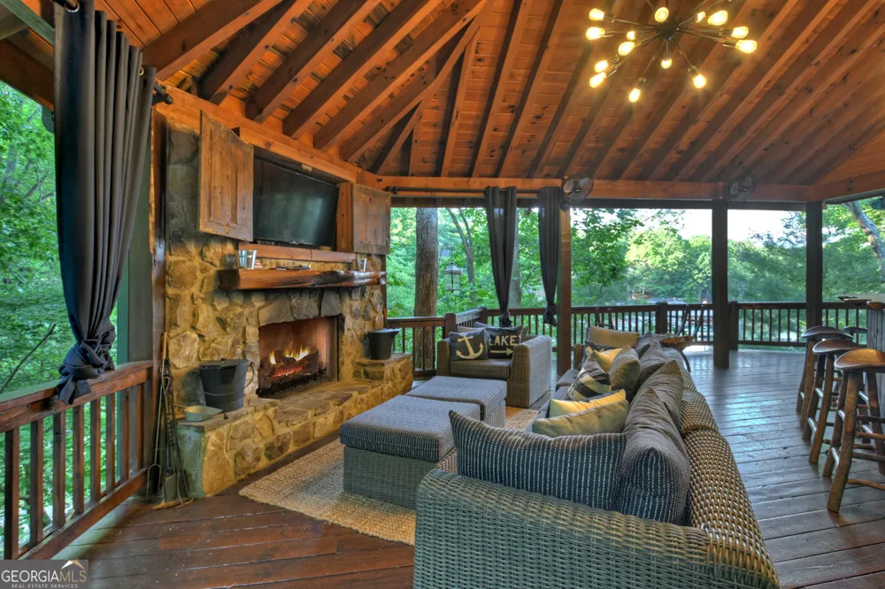 1820 Shady Falls RD Blue Ridge, GA 30513