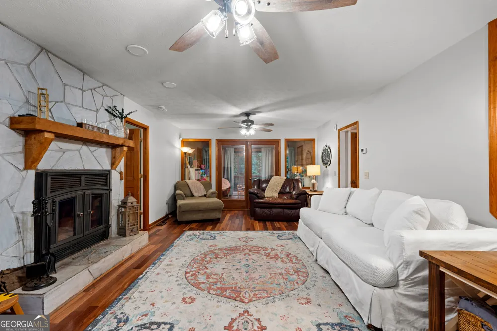 318 Teasley TRL Moreland, GA 30259