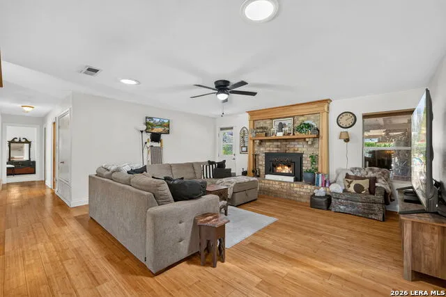 101 Cynthia Pleasanton, TX 78064