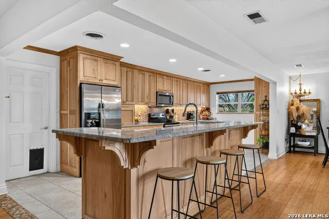 101 Cynthia Pleasanton, TX 78064