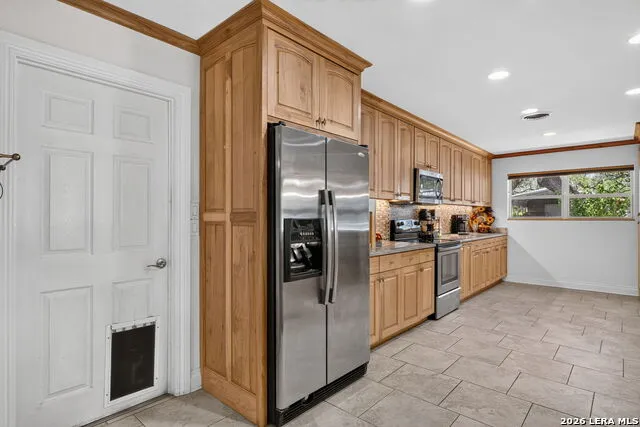 101 Cynthia Pleasanton, TX 78064