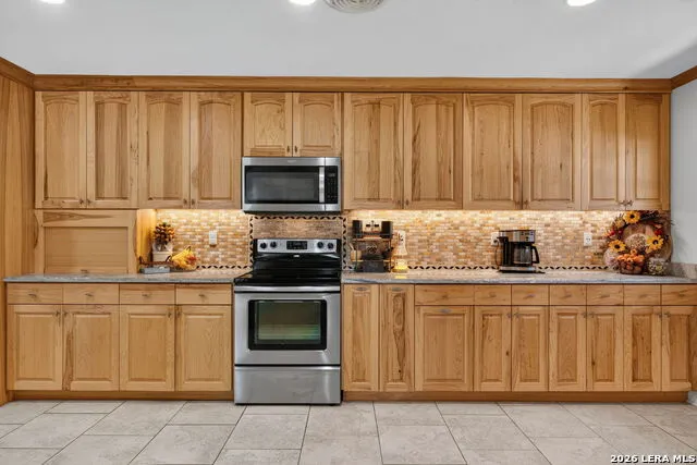 101 Cynthia Pleasanton, TX 78064