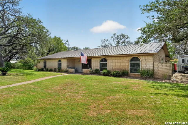 101 Cynthia Pleasanton, TX 78064