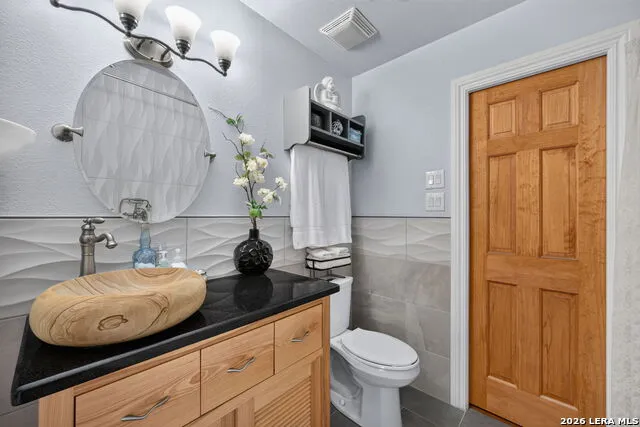 101 Cynthia Pleasanton, TX 78064