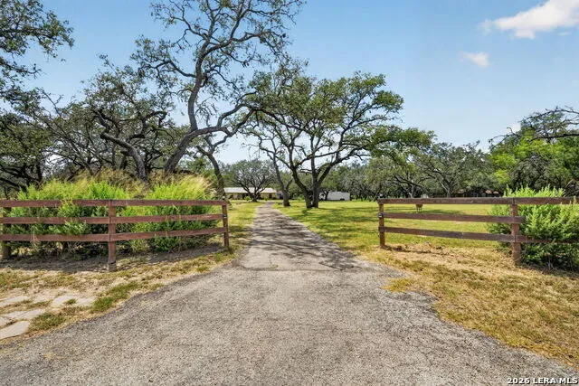 101 Cynthia Pleasanton, TX 78064