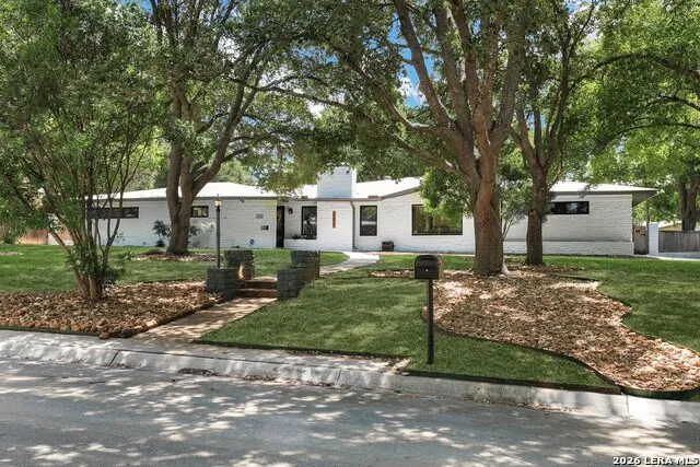 204 Gardenview Castle Hills, TX 78213