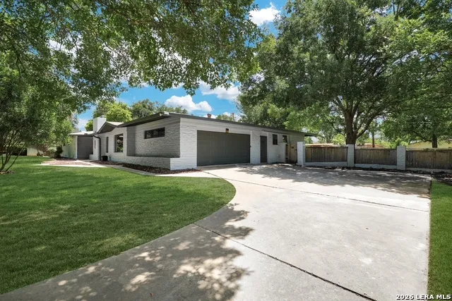 204 Gardenview Castle Hills, TX 78213