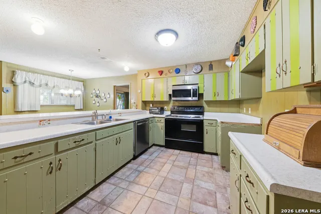 210 KIMBERLY DR Universal City, TX 78148