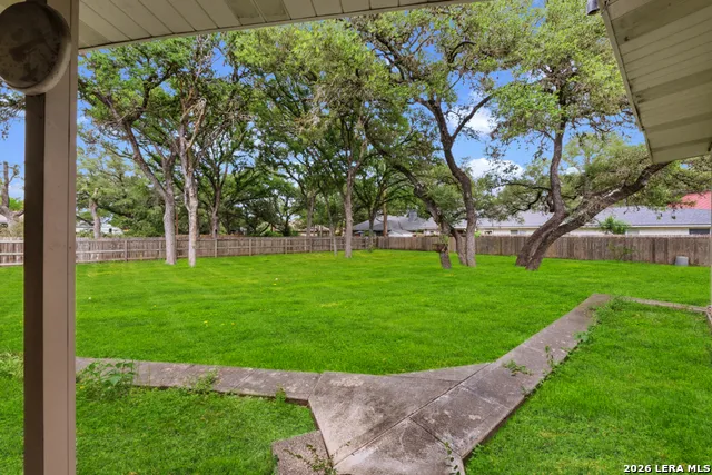 210 KIMBERLY DR Universal City, TX 78148