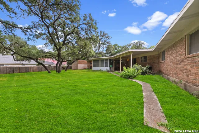 210 KIMBERLY DR Universal City, TX 78148