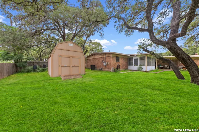 210 KIMBERLY DR Universal City, TX 78148